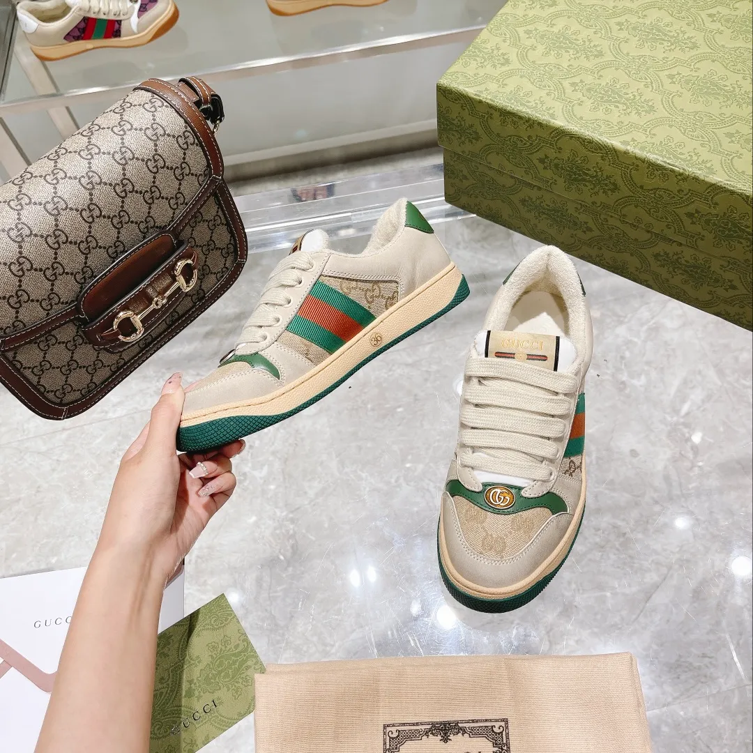👟👟Ex-factory price 480👟👟 Women's Shoes Women's Clothing Women's Shoes Women's Clothing Women's Shoes Women's Clothing GUCCI's first generation of dirty shoes was born, adding a star to the luxury world Trendy brands, alternative, magical, retro, etc. are integrated into one. The contrasting colors of cowhide fabrics stimulate the vision. Various combinations and various techniques. ✍ Among them, the Gucci logo pattern is interspersed with design, which is vivid. The cowhide punching process is retro and old, and the logo element of trendy men and trendy women. Original original and correct lining, imported fiber towels, more comfortable, shoe packaging technology increases comfort, beautiful on the outside, more beautiful on the inside, spiritual design 🌼The feet are made of beige matte cowhide, with contrasting distressed fabrics, skillful workmanship, overall color balance, imported pure T👟👟Ex-factory price U sole, no impurities, clear texture, orderly arrangement, wear-resistant and non-slip. Couple model: 34-45